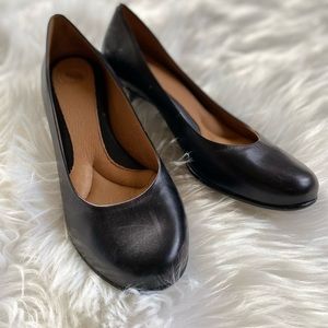 Black Nurture kitten heel size 8.5 M
